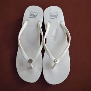 American Eagle Flip flops
